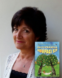 Uk&aacute;zky z kn&iacute;žky Co vypr&aacute;věla houpac&iacute; s&iacute;ť čte brněnsk&aacute; herečka Věra Z&aacute;stěrov&aacute;